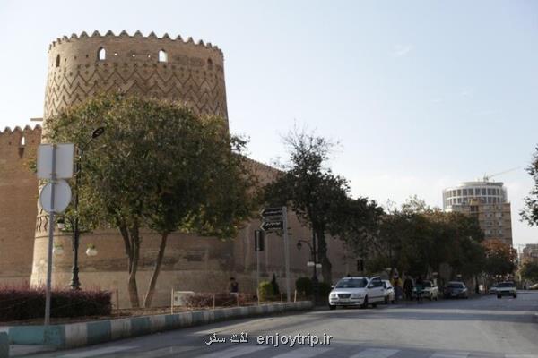 داستان آسمانی كه زمین نمی خورد