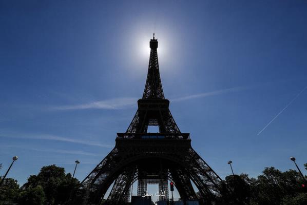 گردشگرها به پاریس برنگشته اند
