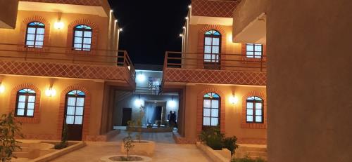 هتلی با 42 میلیاردریال سرمایه در شهداد کرمان