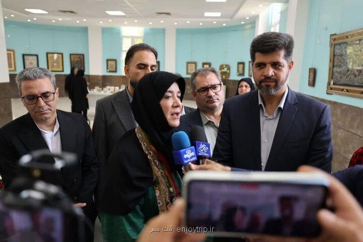 زنان سهم قابل توجهی در تولیدات صنایع دستی لنجان دارند