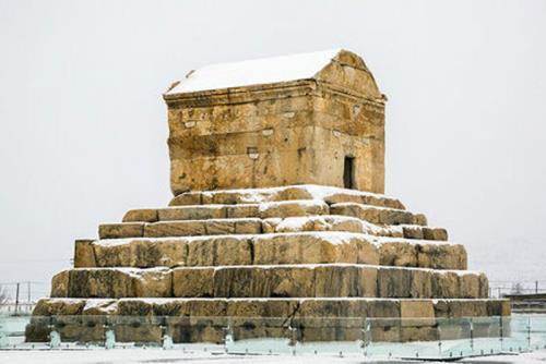 داخل آرامگاه کوروش چه شکلی است؟