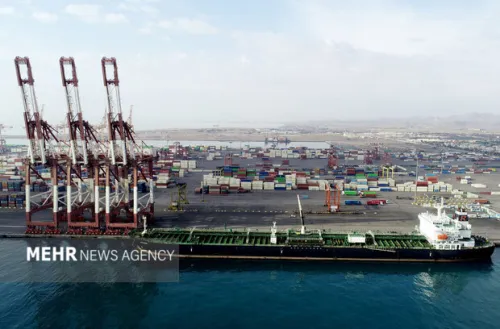 معطلی کشتی ها در لنگرگاه واردات کالاهای اساسی گرفتار فرآیندهای ارزی