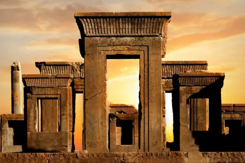 نادیا و پویا اسامی ماندگار بر دیواره ی تخت جمشید یا زخمی تازه بر پیکر حافظه تاریخی ایران؟