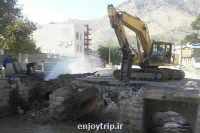 شهرداری خرم آباد پل تاریخی بهداری را تخریب كرد