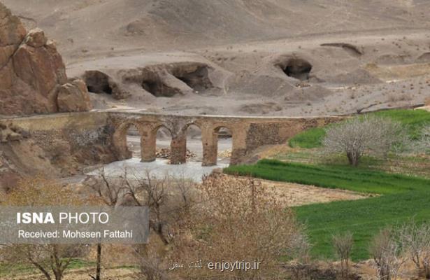 مرمت قدیمی ترین پل آب رو ایران به دست جهادگران میراث