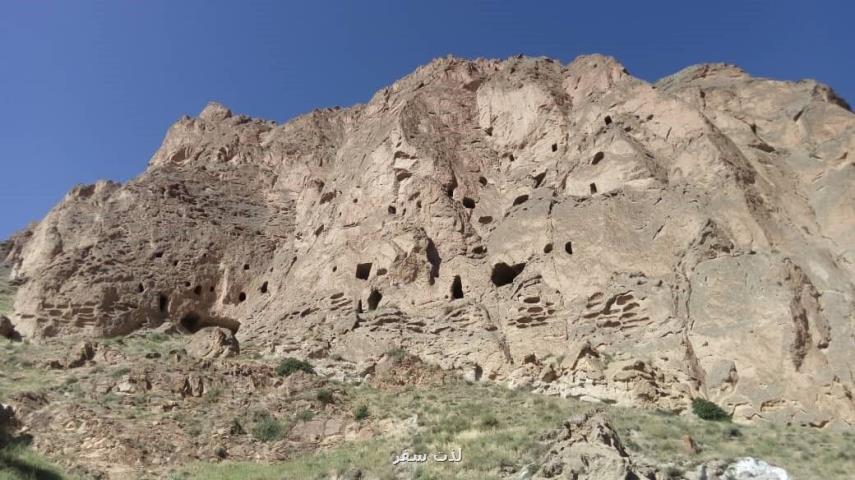 بررسی و شناسایی غارهای دستكند صخره ای آمل